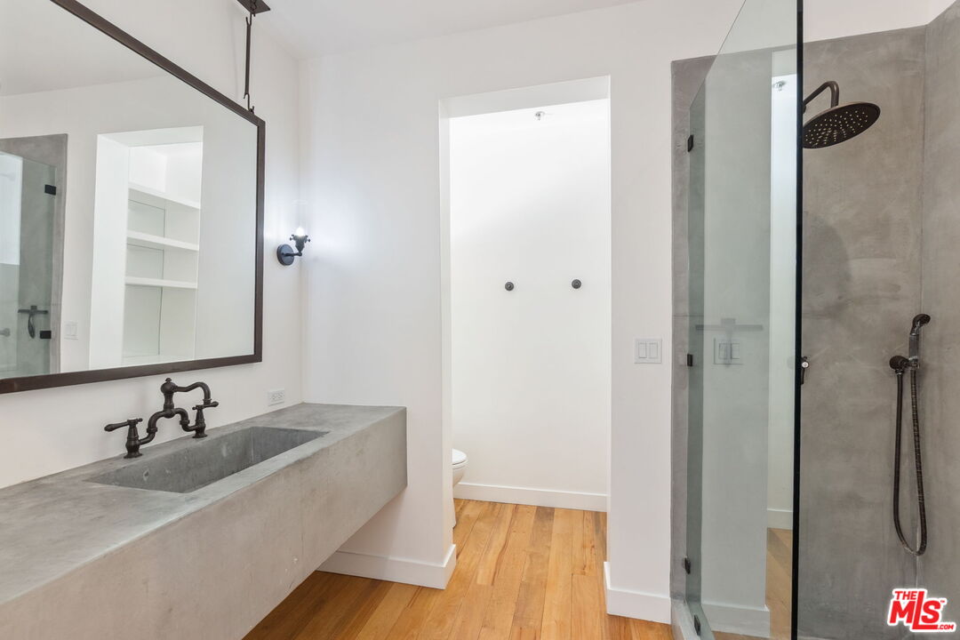 1850 Industrial St Unit: 710