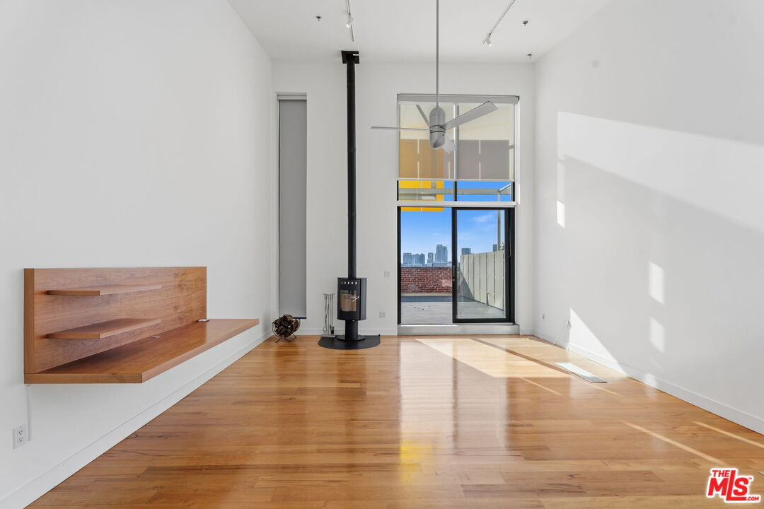 1850 Industrial St Unit: 710