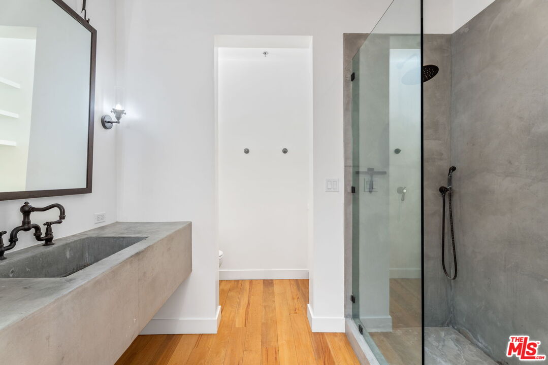 1850 Industrial St Unit: 710