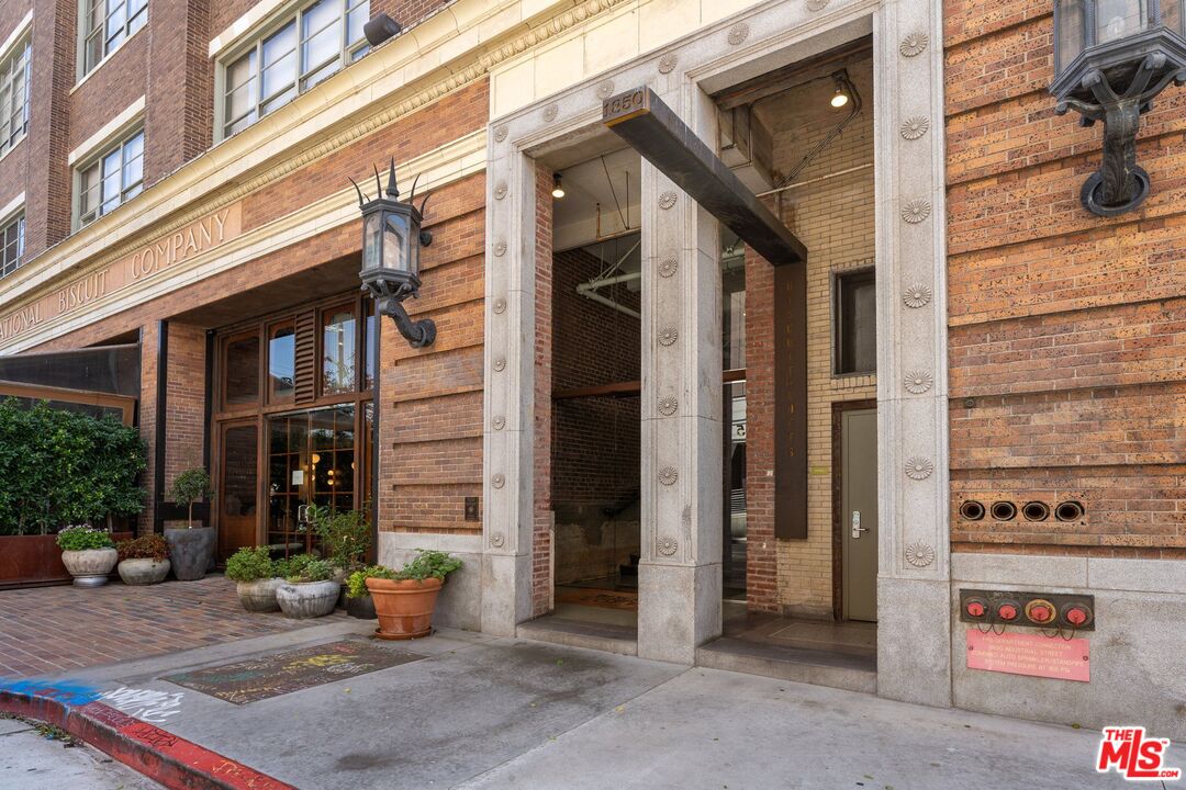 1850 Industrial St Unit: 710