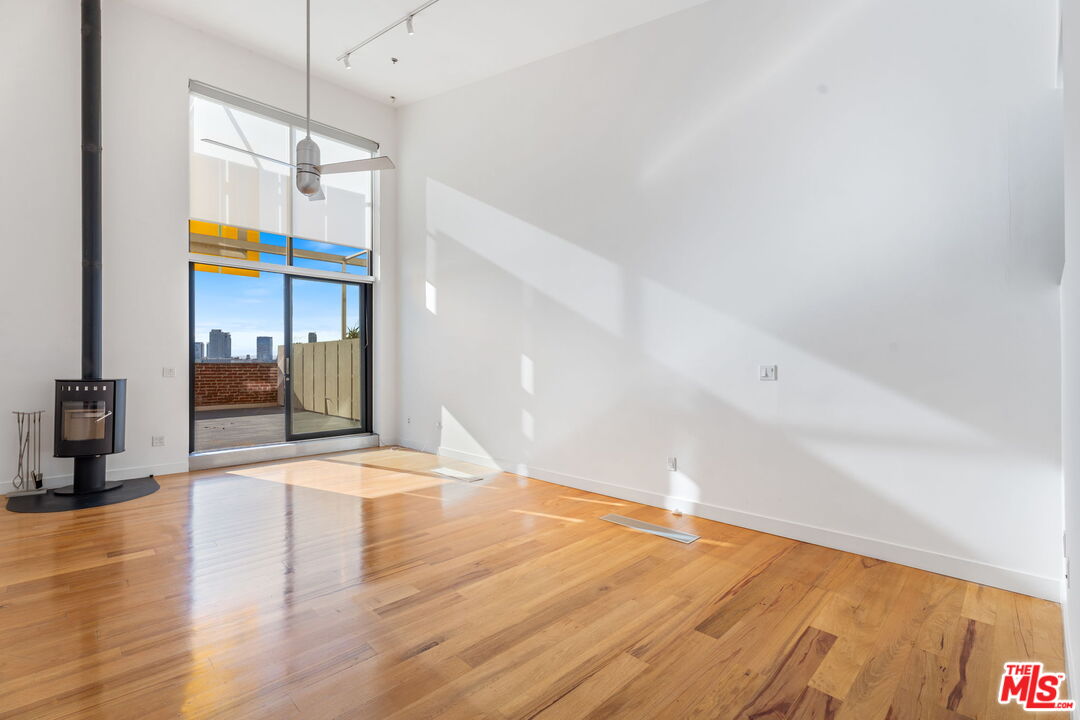 1850 Industrial St Unit: 710