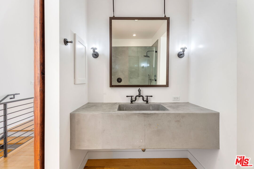 1850 Industrial St Unit: 710