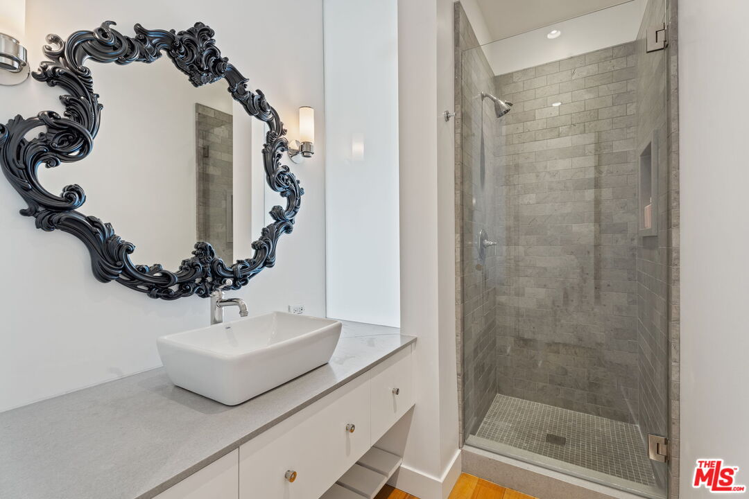 1850 Industrial St Unit: 710