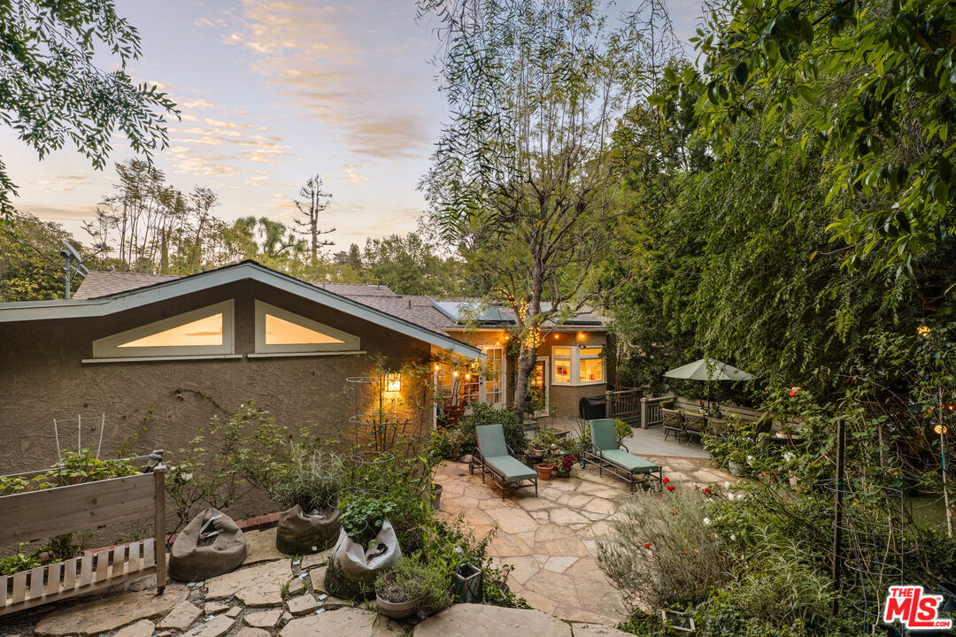 4009 Woodman Cyn