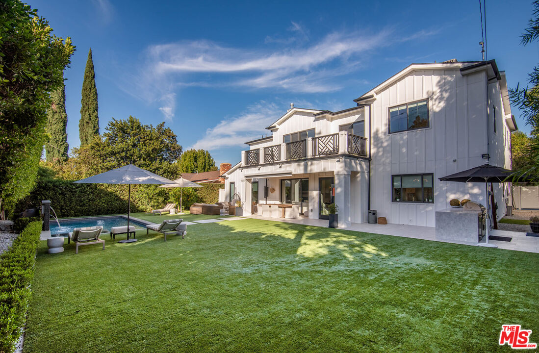 5125 Valjean Ave