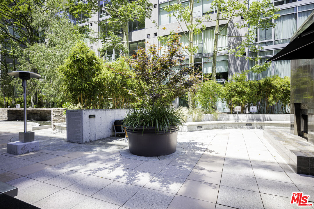 1100 S Hope St Unit: 1407