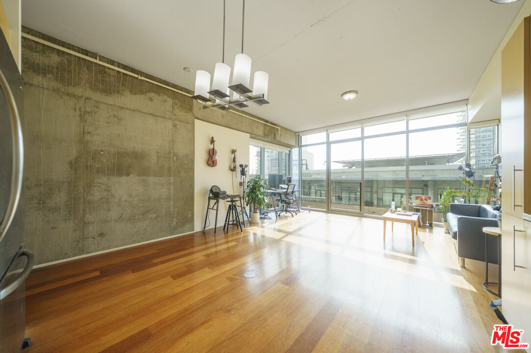 1100 S Hope St Unit: 1407