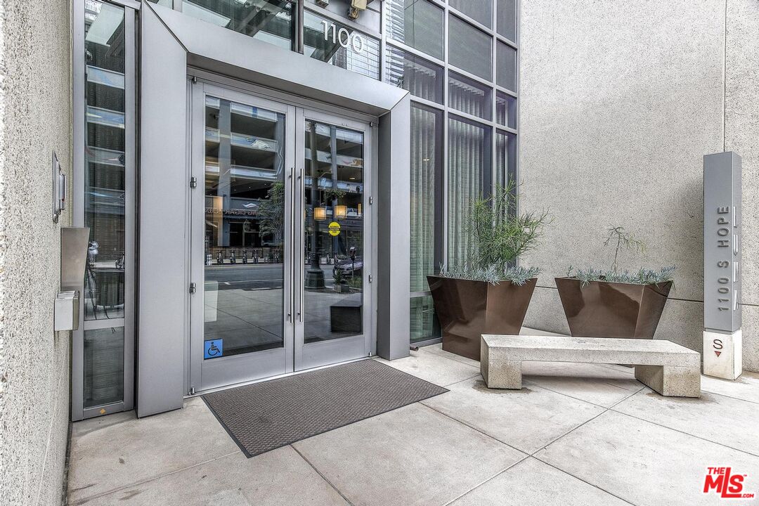 1100 S Hope St Unit: 1407