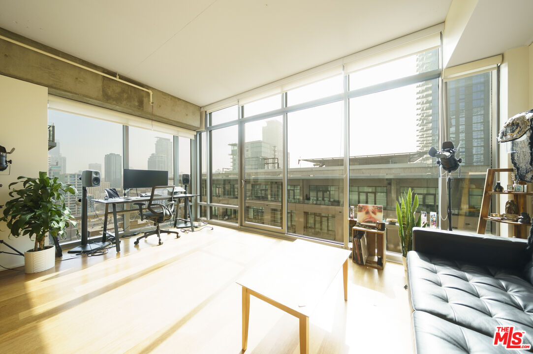 1100 S Hope St Unit: 1407