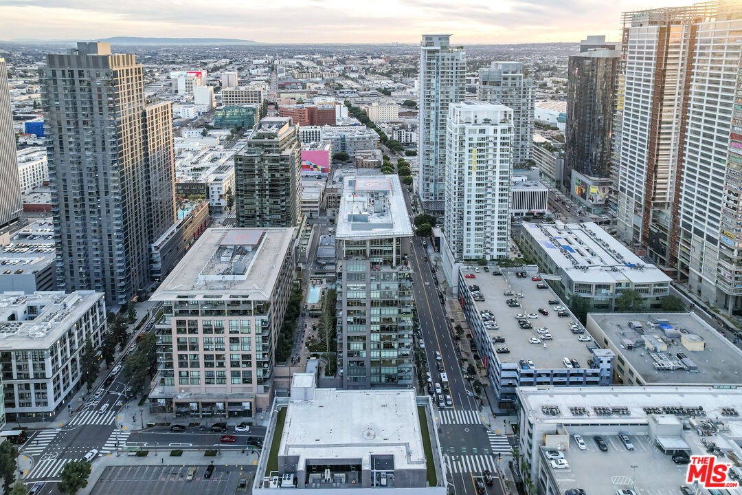 1100 S Hope St Unit: 1407