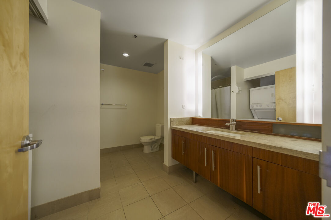 1100 S Hope St Unit: 1407