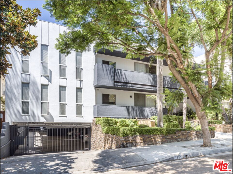 1261 N Laurel Ave Unit: 21