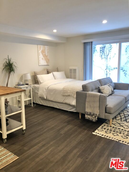 1261 N Laurel Ave Unit: 21