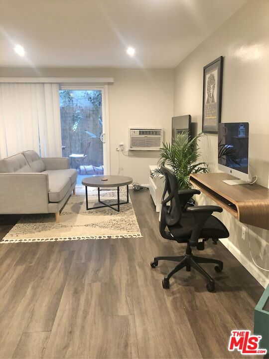 1261 N Laurel Ave Unit: 21