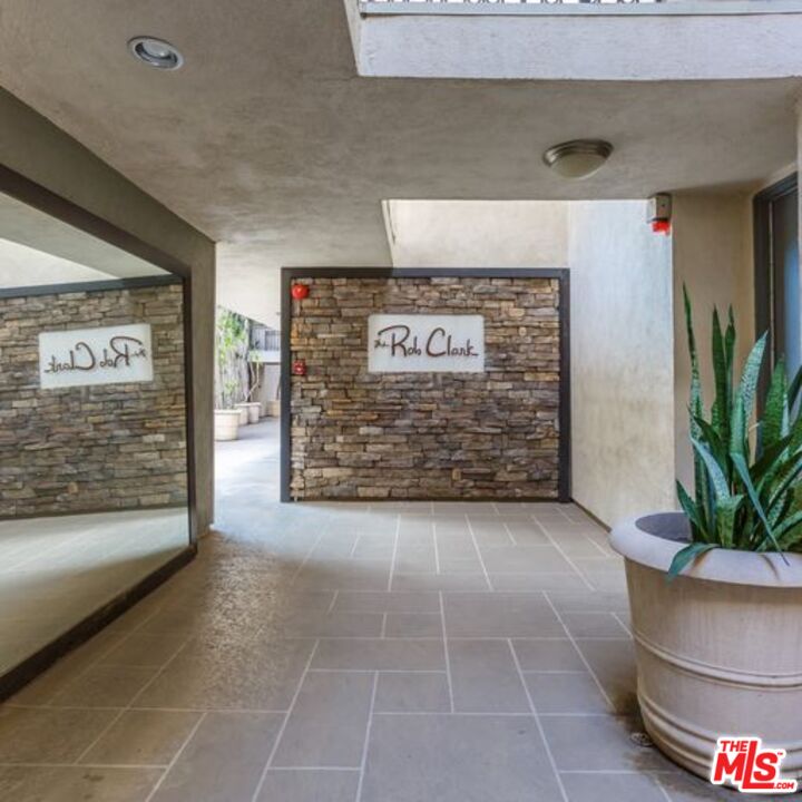 141 S Clark Dr Unit: 421