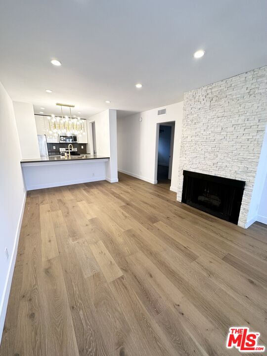 141 S Clark Dr Unit: 421