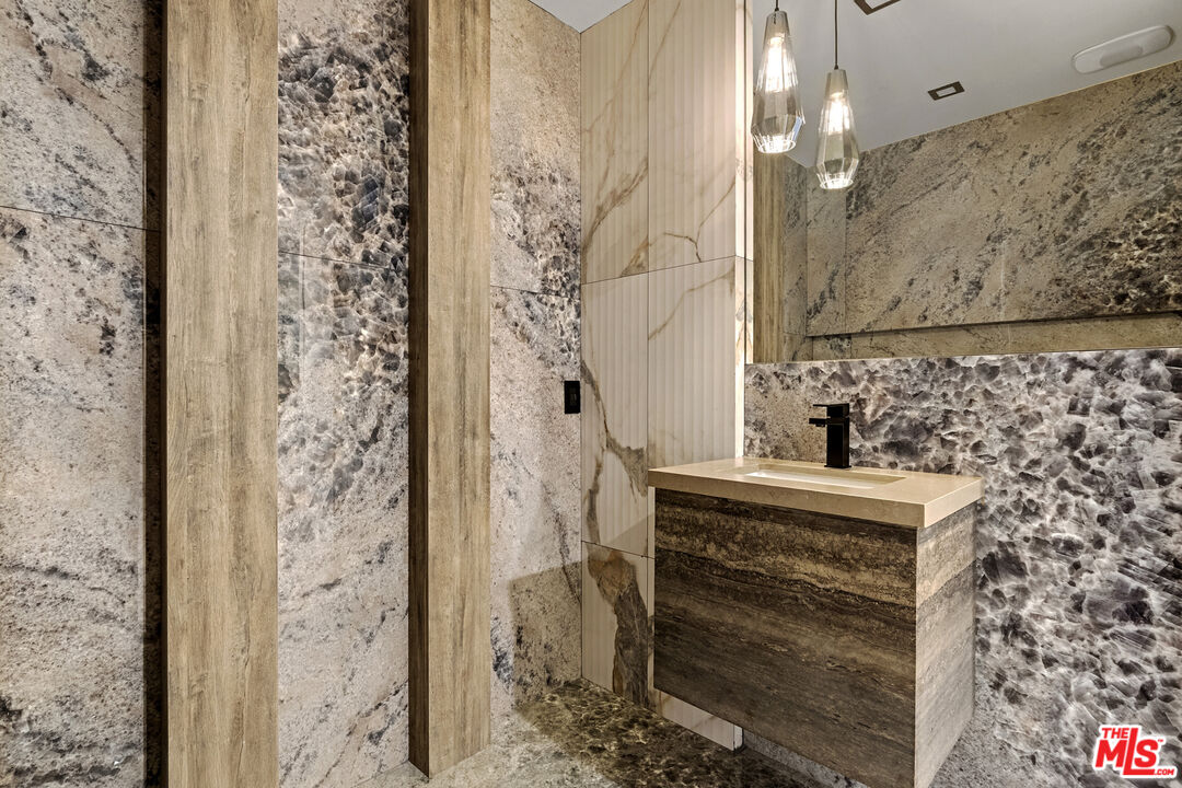 1021 N Ogden Dr Unit: 2