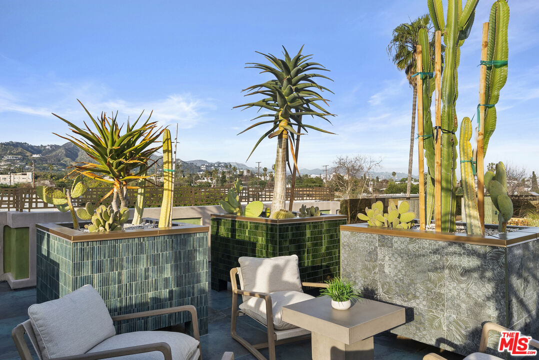1021 N Ogden Dr Unit: 2