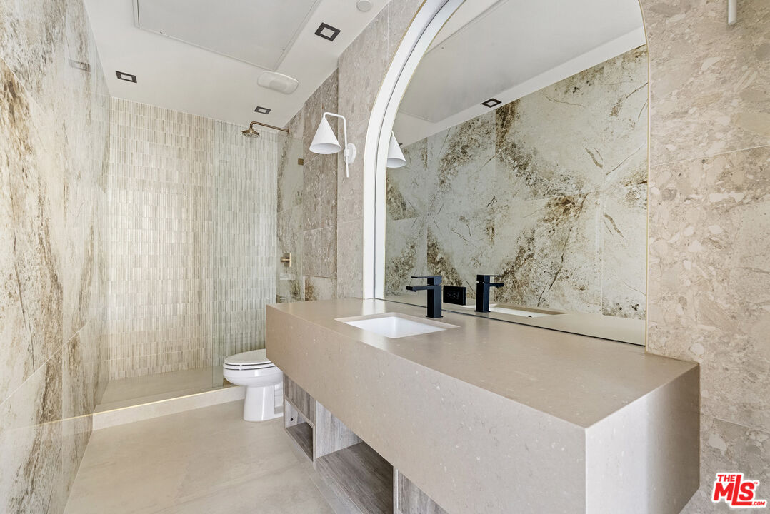 1021 N Ogden Dr Unit: 2