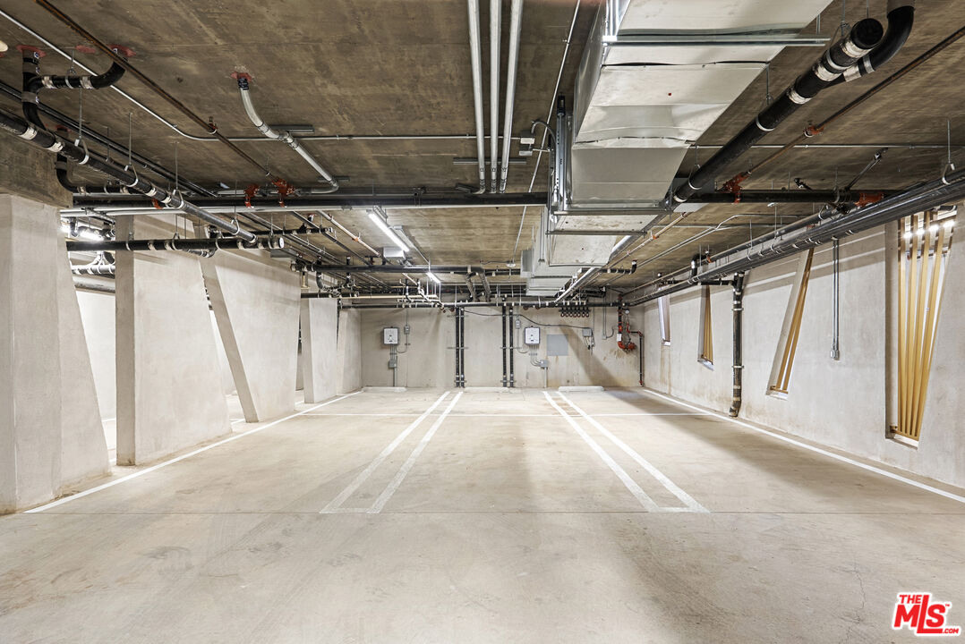 1021 N Ogden Dr Unit: 2