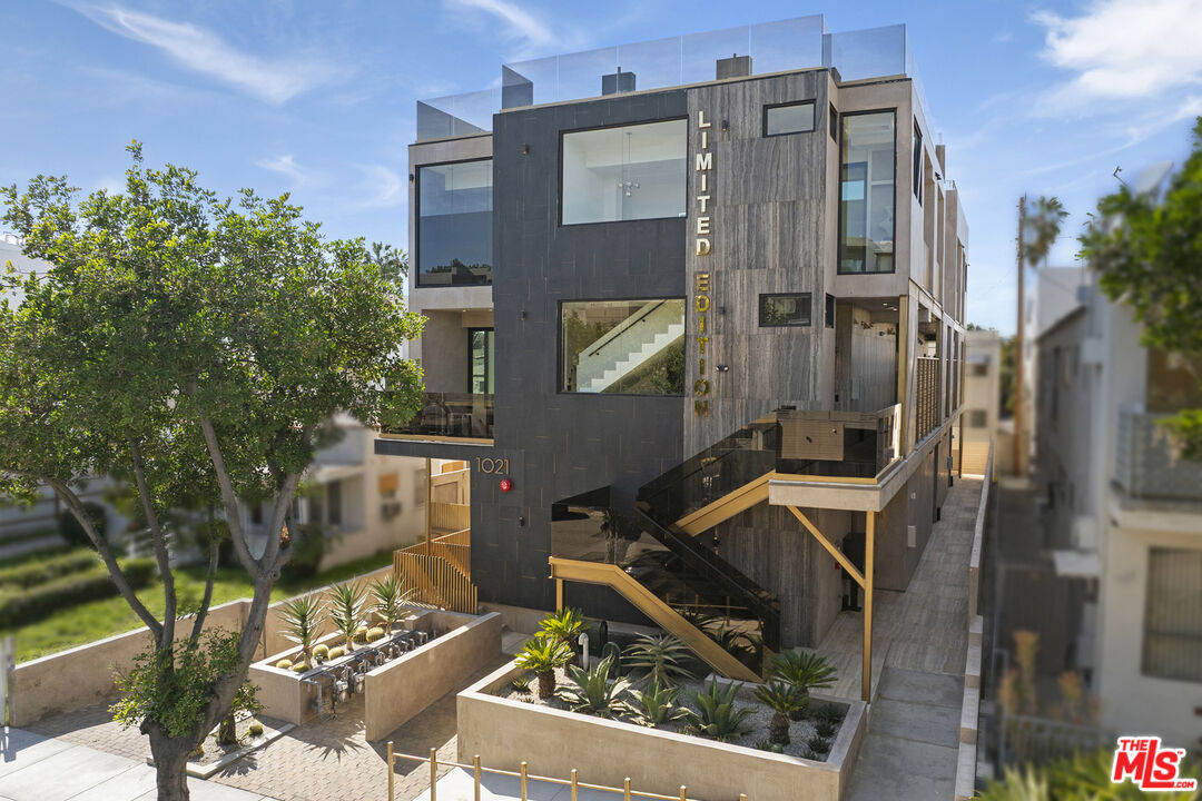 1021 N Ogden Dr Unit: 2