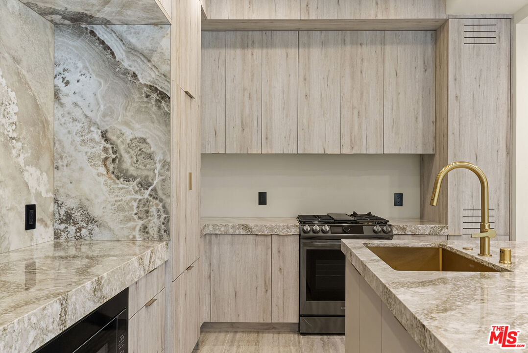 1021 N Ogden Dr Unit: 2