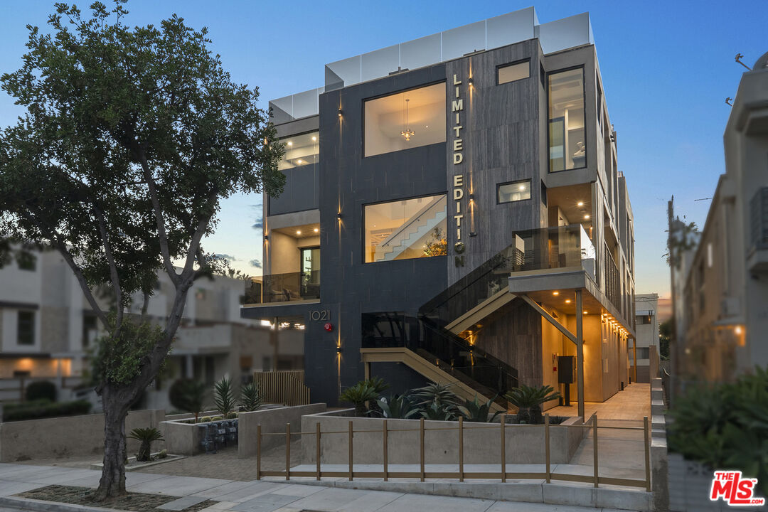 1021 N Ogden Dr Unit: 2