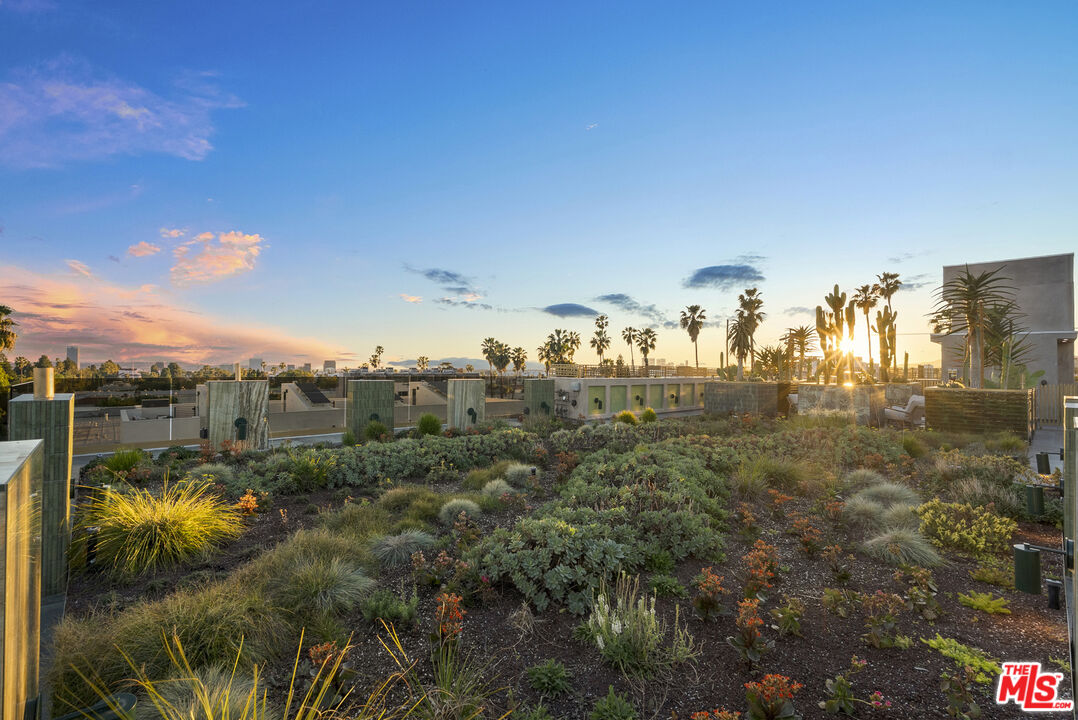 1021 N Ogden Dr Unit: 2