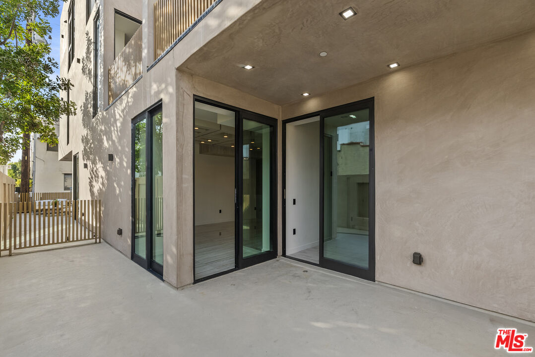 1021 N Ogden Dr Unit: 2