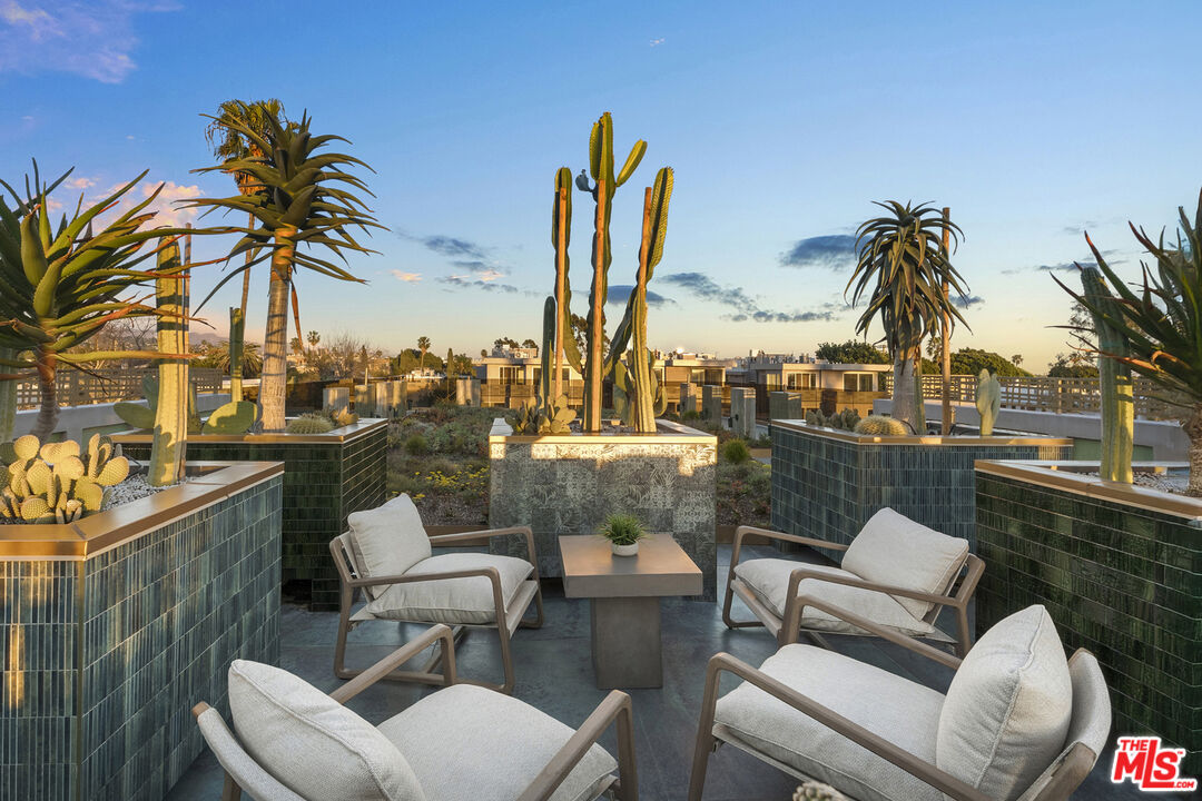 1021 N Ogden Dr Unit: 2
