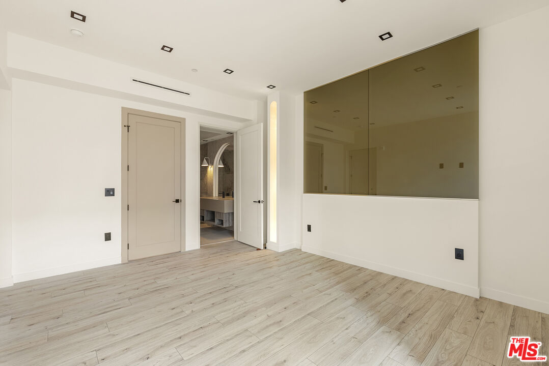 1021 N Ogden Dr Unit: 2