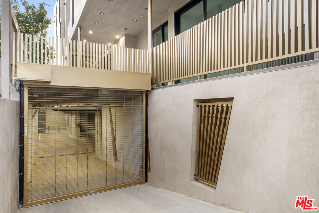1021 N Ogden Dr Unit: 2