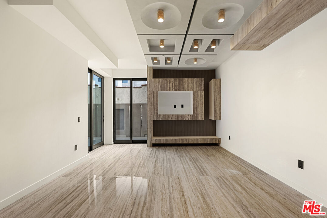 1021 N Ogden Dr Unit: 2