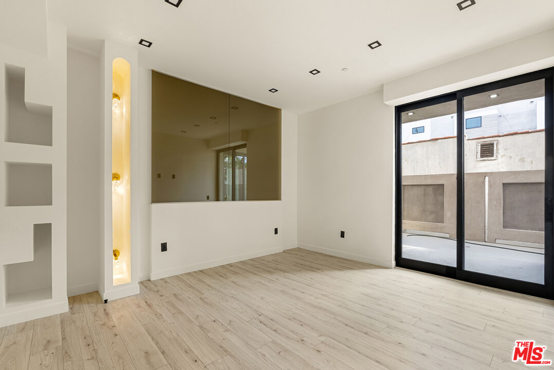 1021 N Ogden Dr Unit: 2