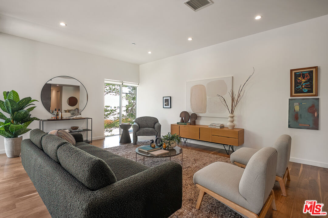 12504 Woodbridge St Unit: 203