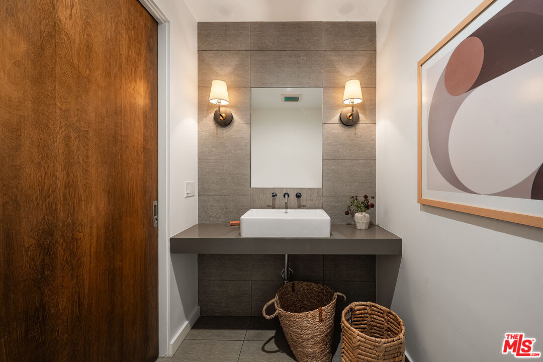 12504 Woodbridge St Unit: 203