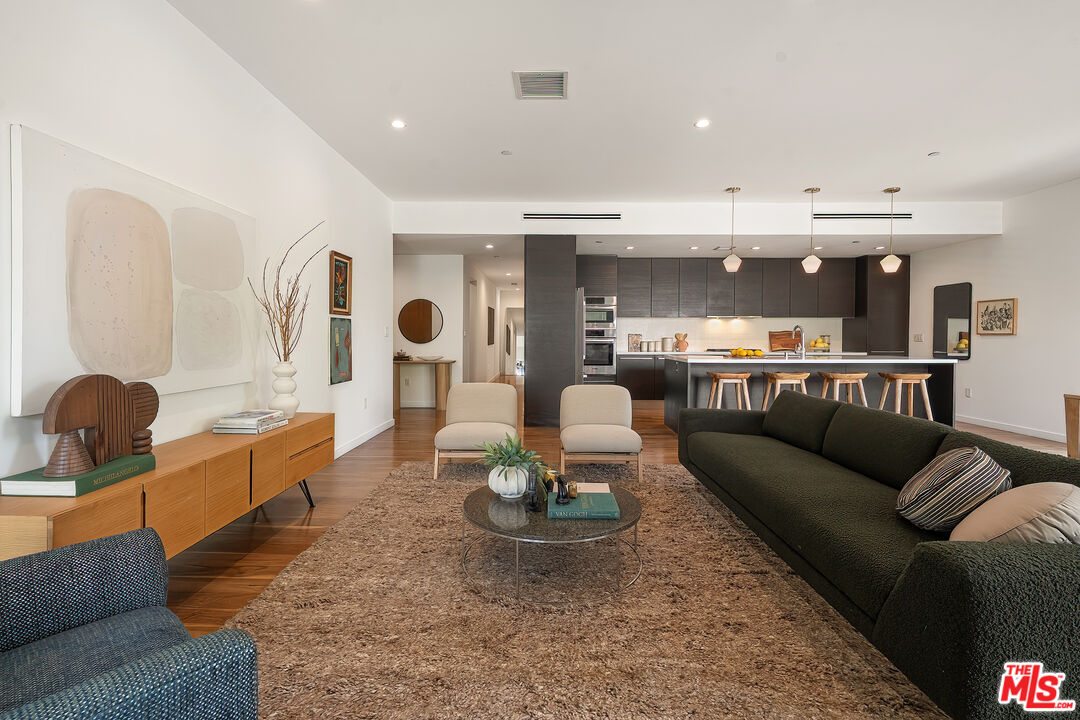 12504 Woodbridge St Unit: 203