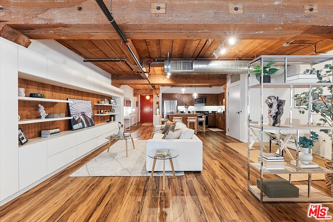 530 S Hewitt St Unit: 238