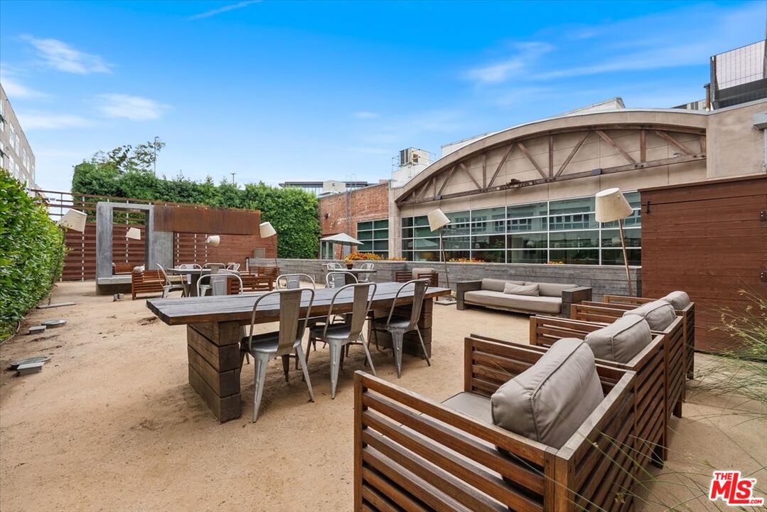 530 S Hewitt St Unit: 238