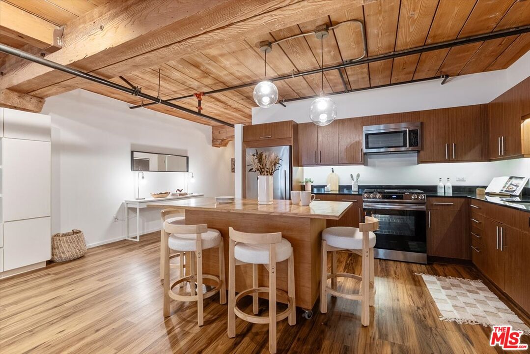 530 S Hewitt St Unit: 238