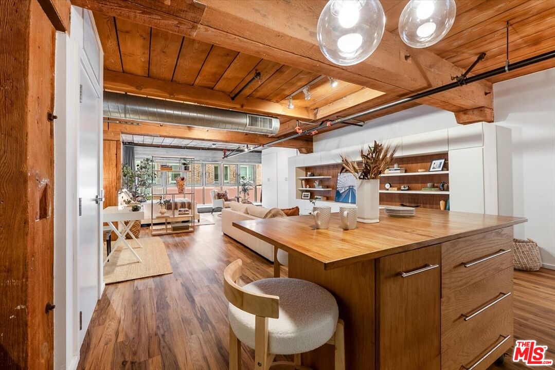 530 S Hewitt St Unit: 238