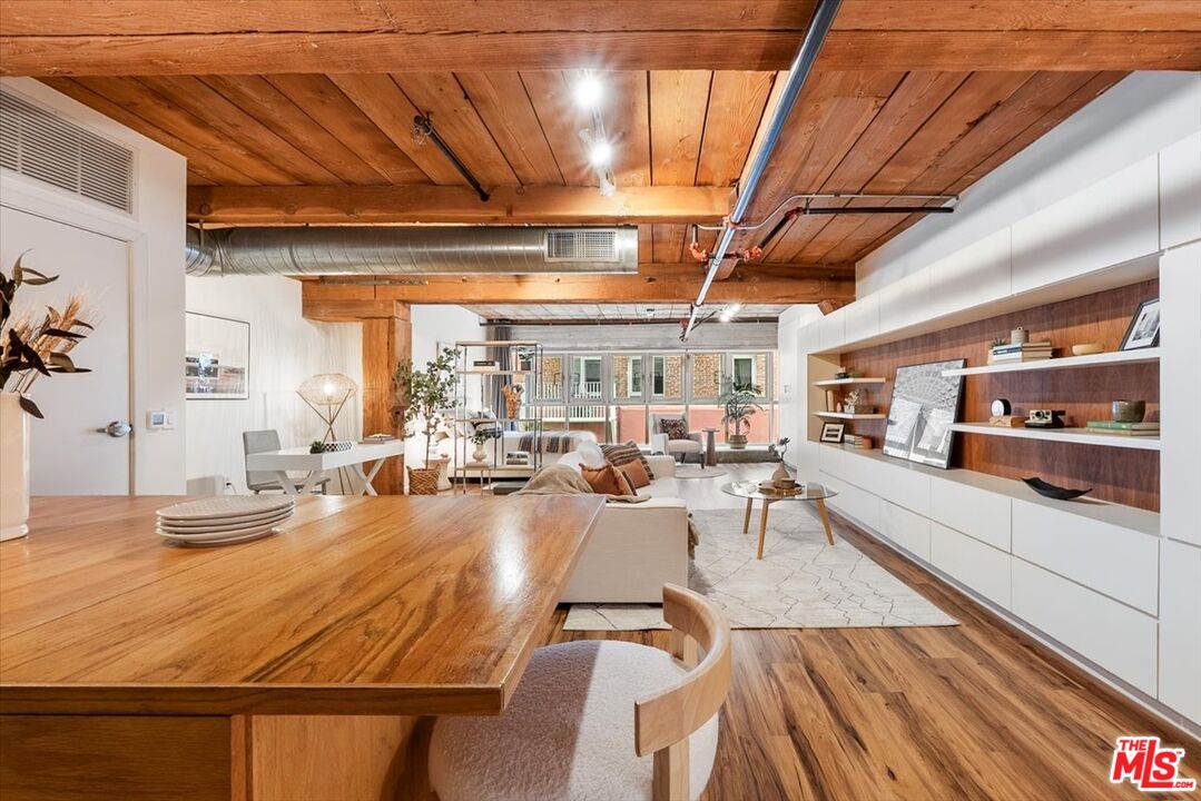 530 S Hewitt St Unit: 238