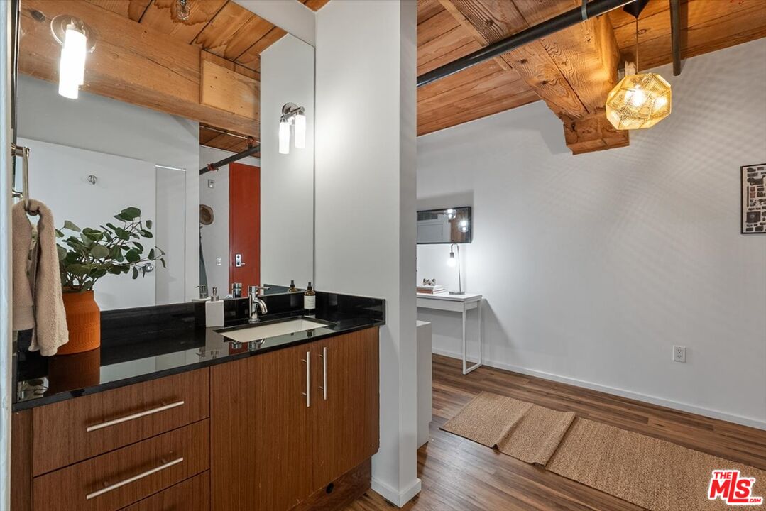 530 S Hewitt St Unit: 238
