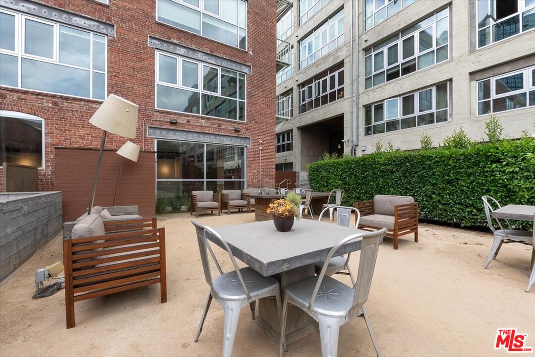 530 S Hewitt St Unit: 238