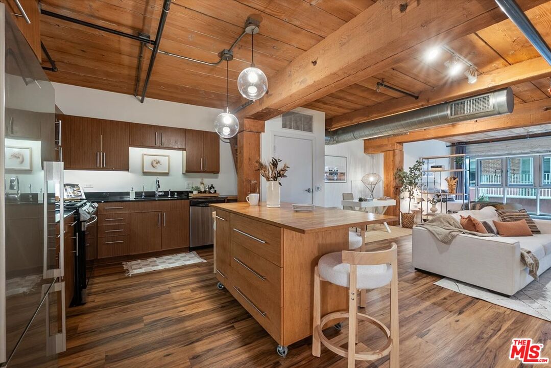 530 S Hewitt St Unit: 238