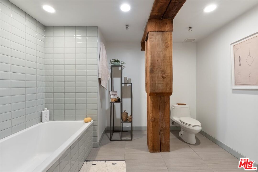 530 S Hewitt St Unit: 238