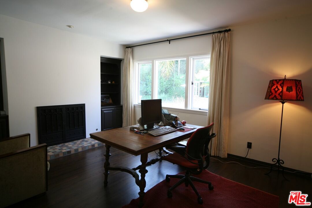 2243 E Live Oak Dr