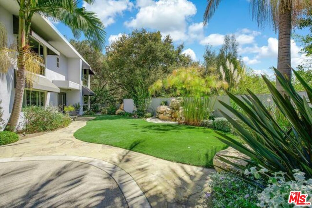 1068 Casiano Rd