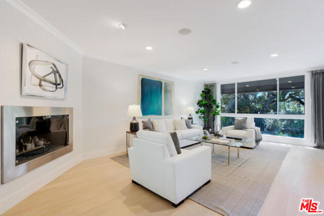 1068 Casiano Rd
