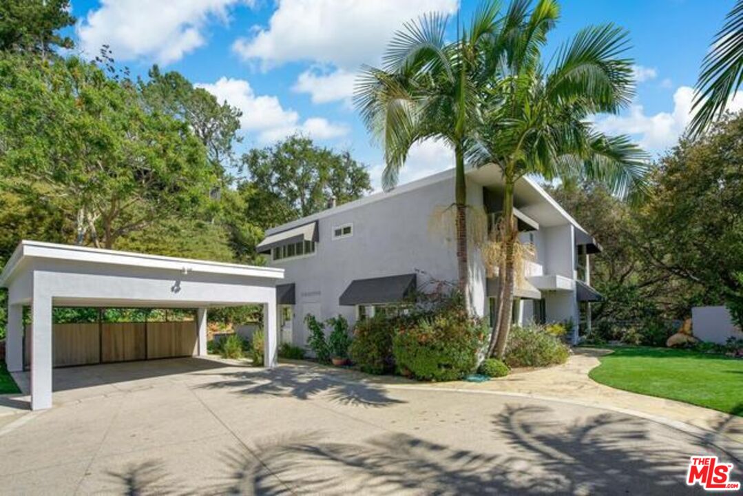 1068 Casiano Rd